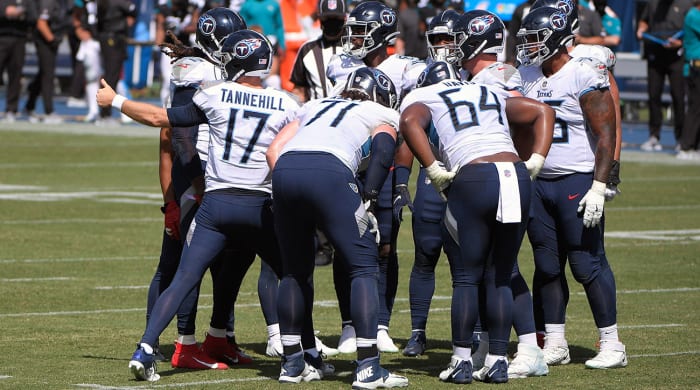 nfl-titans-huddle-covid-19-protocols